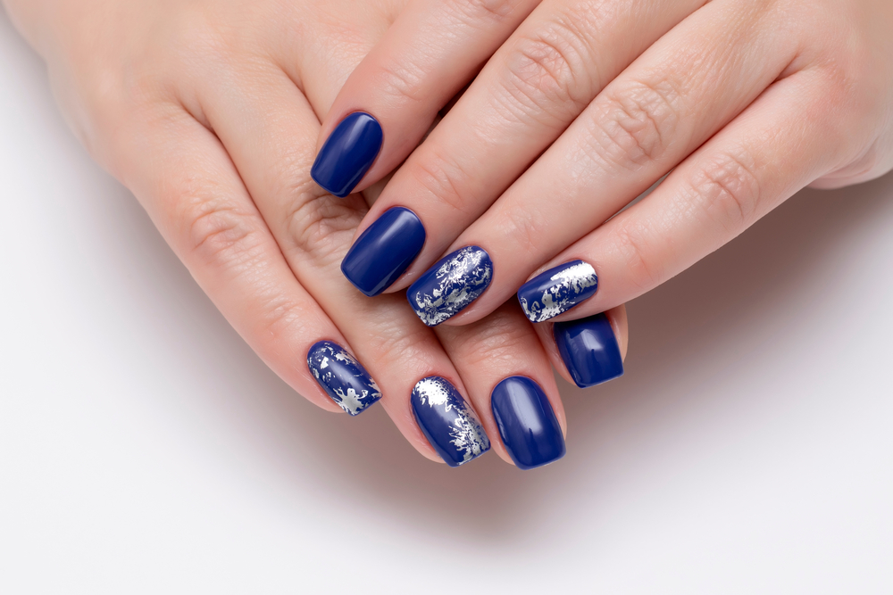 L'effet foil : une tendance nail art à connaître absolument ! - Campus des  écoles