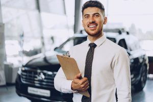 Les compétences du conseiller commercial en automobile