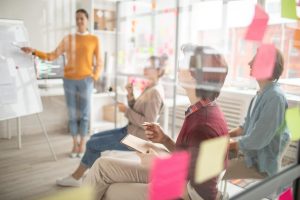 Quelle formation suivre pour devenir conseiller client à distance